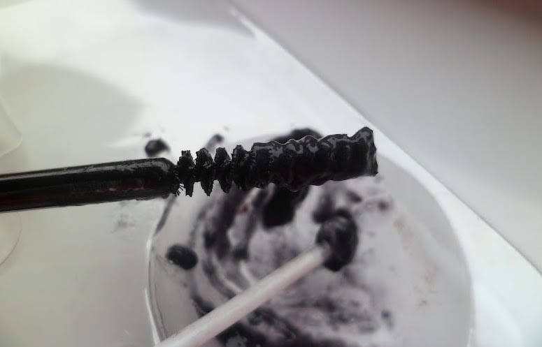 how to dye your eyelashes