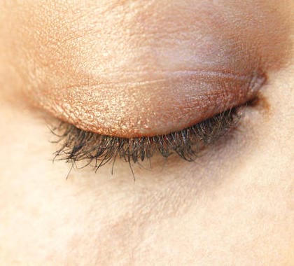 how to straighten eyelashes