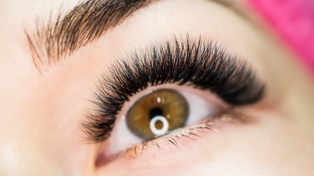 Things to know Before You Apply Castor Oil to Your Eyelashes