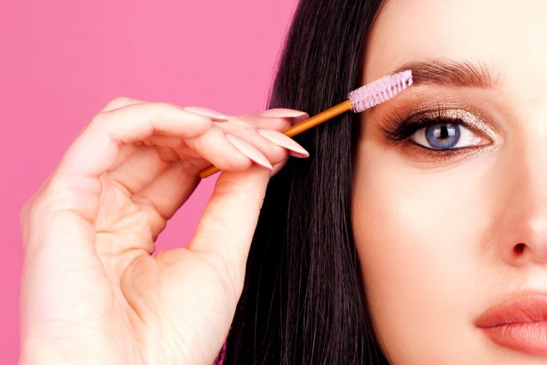 Does Coconut Oil for Eyelashes Work? The Truth About Oily Lashes