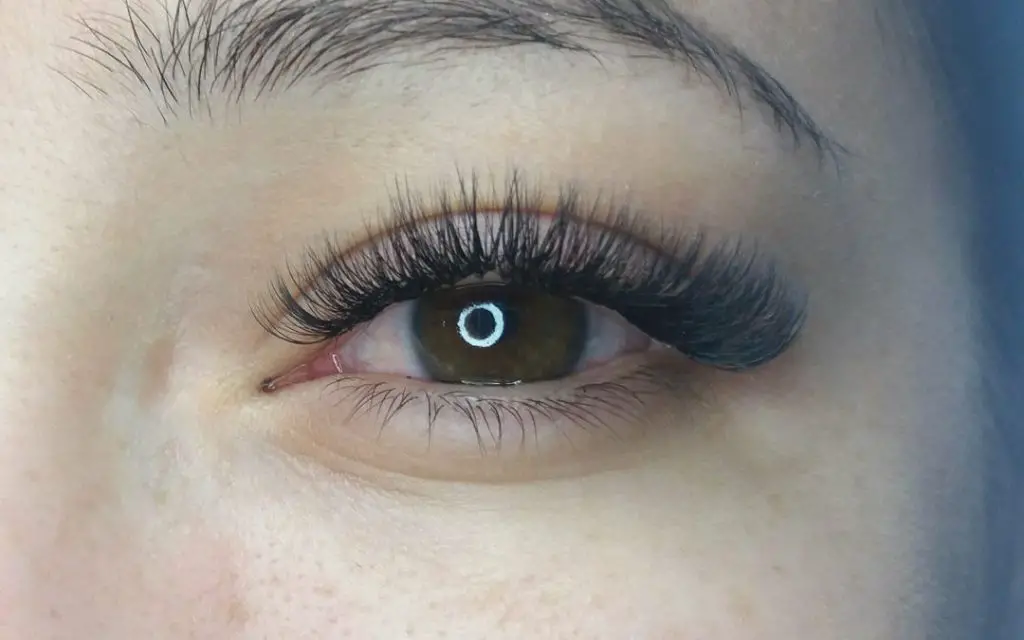 Different Types of Eyelash Extensions (and How They Stack Up)