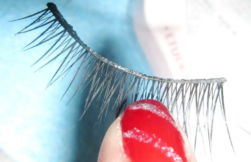 What are the Best Lashes for Small Eyes? - beLASHED