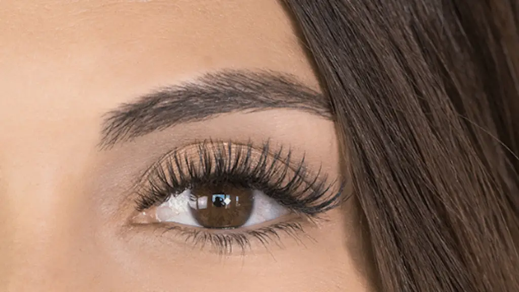 Hybrid Eyelash Extensions: How They're Different