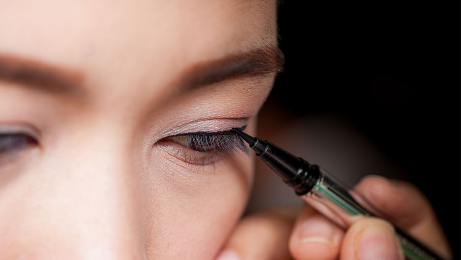 Best Eyeliners for Your Waterline